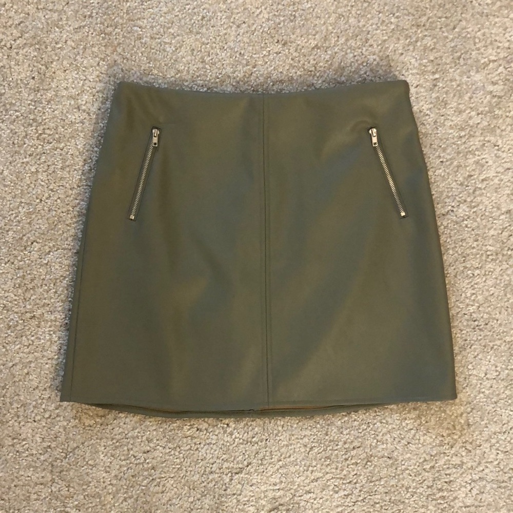 Olive green leather skirt - Picture 1 of 3